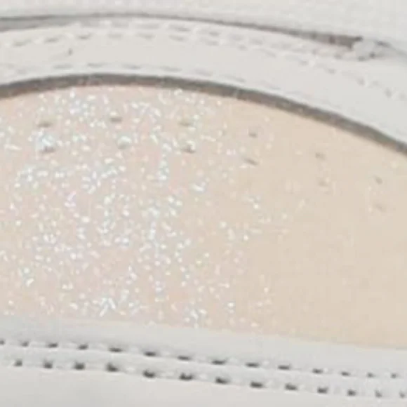 Girls Classic Leather Step 'n' Flash Shoes. New in box - Picture 9 of 10